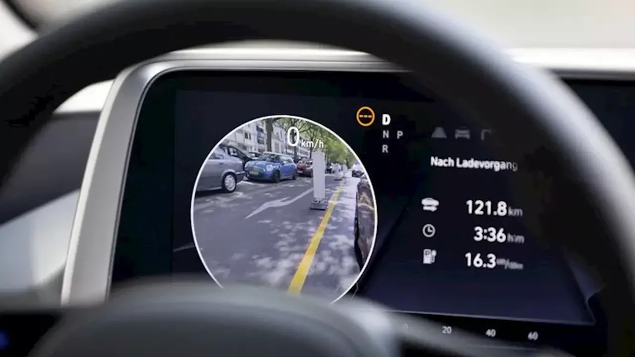 خبراء: تقنيات الكاميرات لا تغني السائق عن الاعتماد على الرؤية البشرية المباشرة